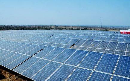Guj Govt eyes 2.20 lakh crore investment in renewable energy