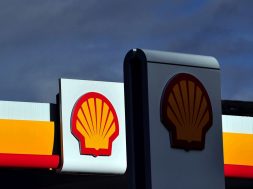 Shell open to carmaker partners in EV charging expansion