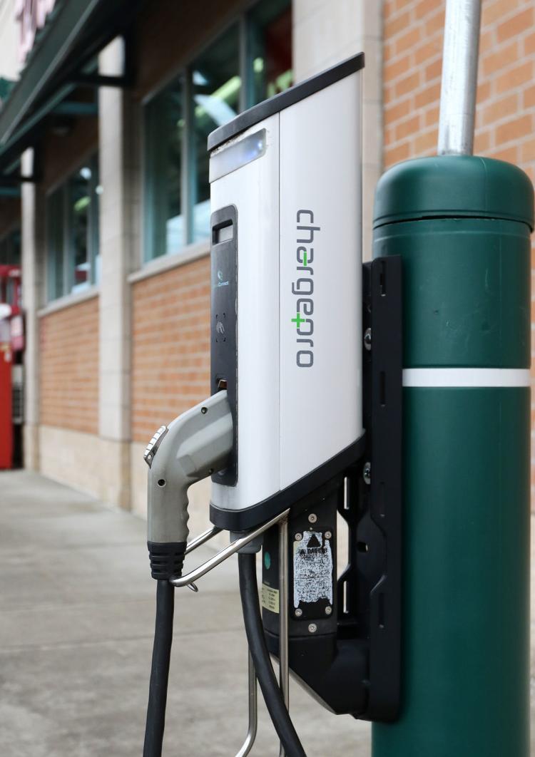 Roseburg City Council dedicates $25,000 to four new electric vehicle charging stations