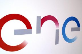 UPDATE 1-Italy’s Enel puts faith in green energy, grids to power growth