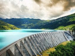 Uniper hedges hydroelectric power sales up to 2020