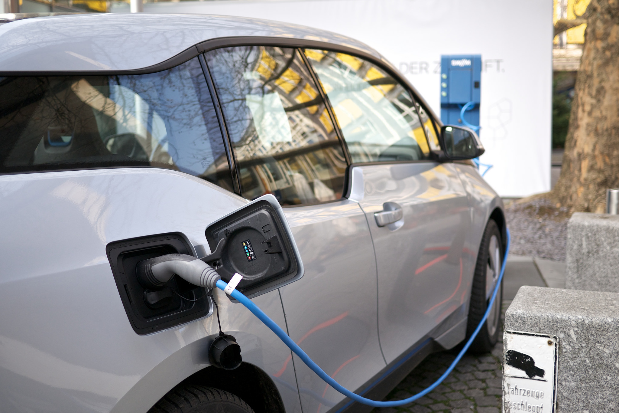 Electric vehicle charging: What can the US and China learn from each other?