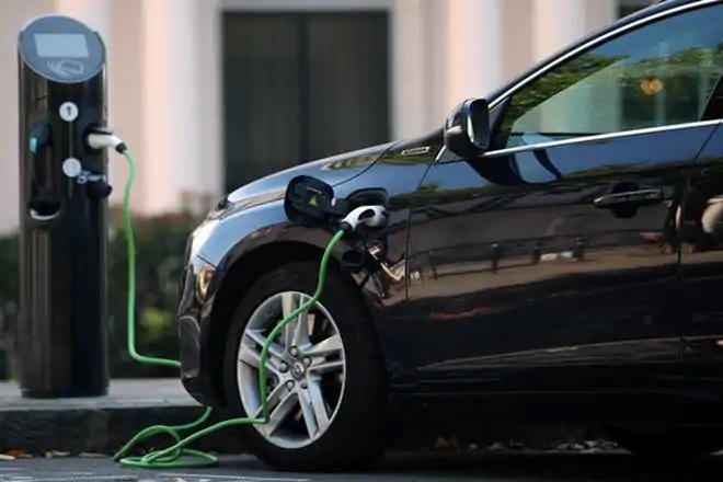 Electric cars emit higher CO2 than diesel cars, says new study