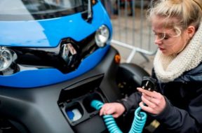 Lack of electric car charging points ‘putting off drivers’