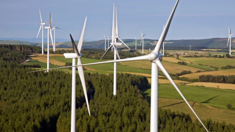 Macquarie kicks off sale of wind assets in Italy and France