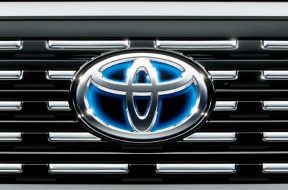 Toyota to give royalty-free access to hybrid-vehicle patents