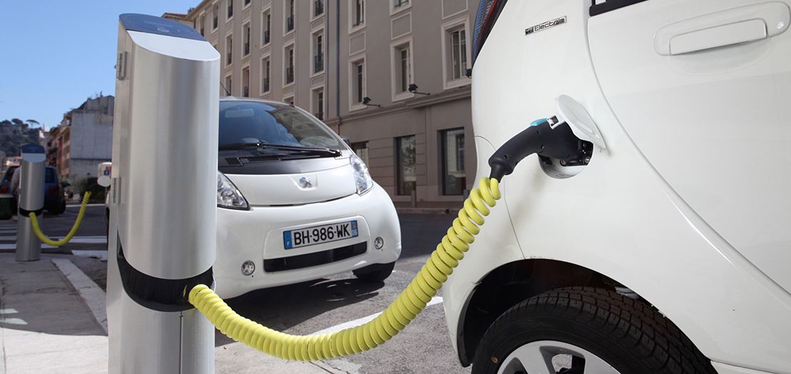 Electric vehicles: A new model to reduce time wasted at charging points