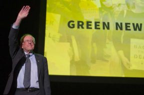 Sanders urges political revolution, Green New Deal support
