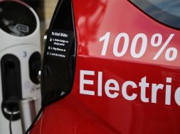 Seattle passes measure for electric vehicle charging, Durkan still faces flack