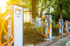 NITI Aayog Hints At Channeling More Investments Into Building EV Infrastructure