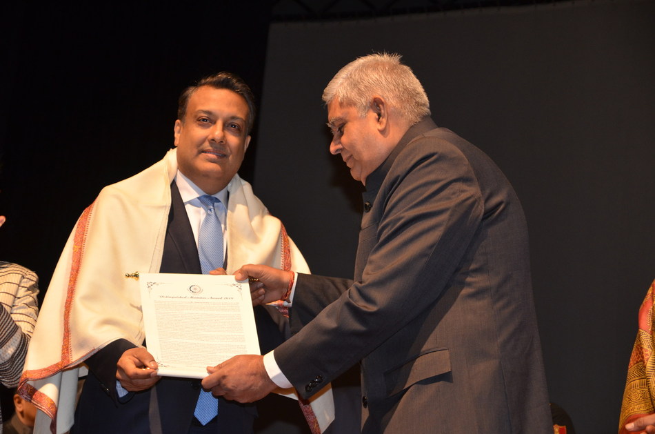 Sumant Sinha Honoured with the Distinguished Alumnus Award by IIM Calcutta