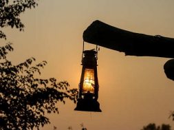 Army distributes solar lanterns in Rajouri’s Kheta Basha village-1