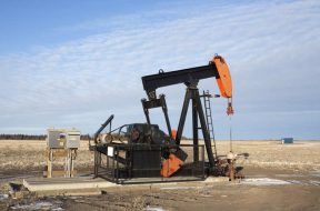 Abu Dhabi borrows $7 billion as low oil price bite