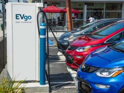 GM, EVgo to install 2,700 electric-vehicle charging stations
