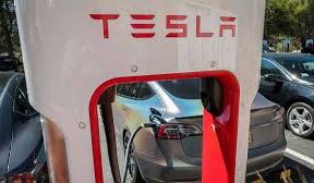 Tesla outlines ambition to halve cost of batteries