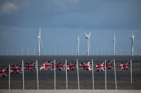 U.K. on Cusp of Battery Boom to Boost Renewable Power Supply