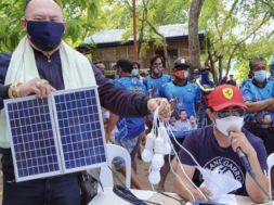 Residents of ‘hidden gem’ Cebu islet receive solar panels