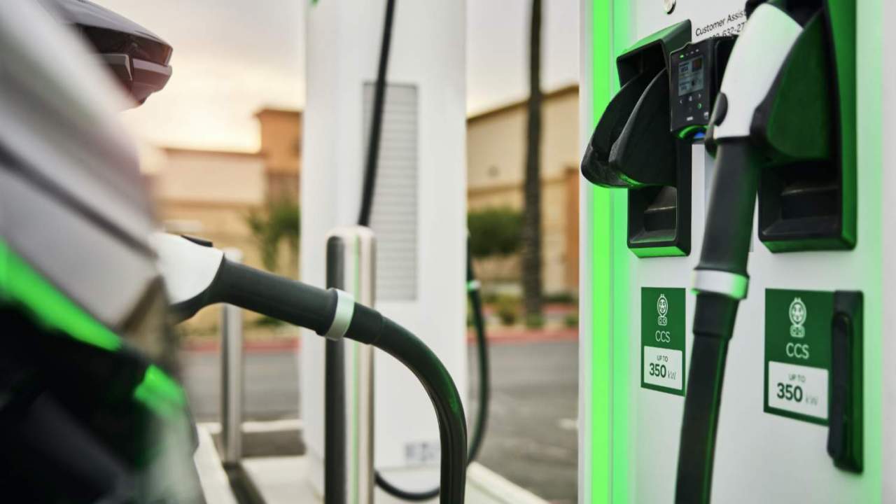 Biden wants 500,000 EV chargers by 2030: Here’s how that works