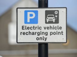 ‘Urgent action needed’ to speed up installation of electric vehicle charge points