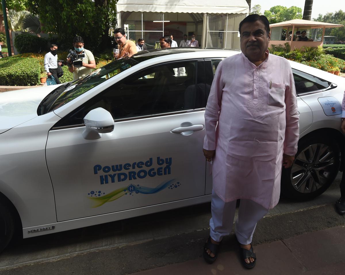 Gadkari arrives at Parliament in green hydrogen-fuelled car – EQ Mag Pro