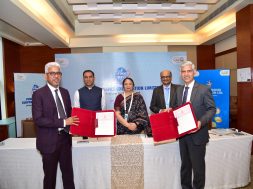 Apraava Energy MoU signing with REC and PFC at Green Finance Summit 2023