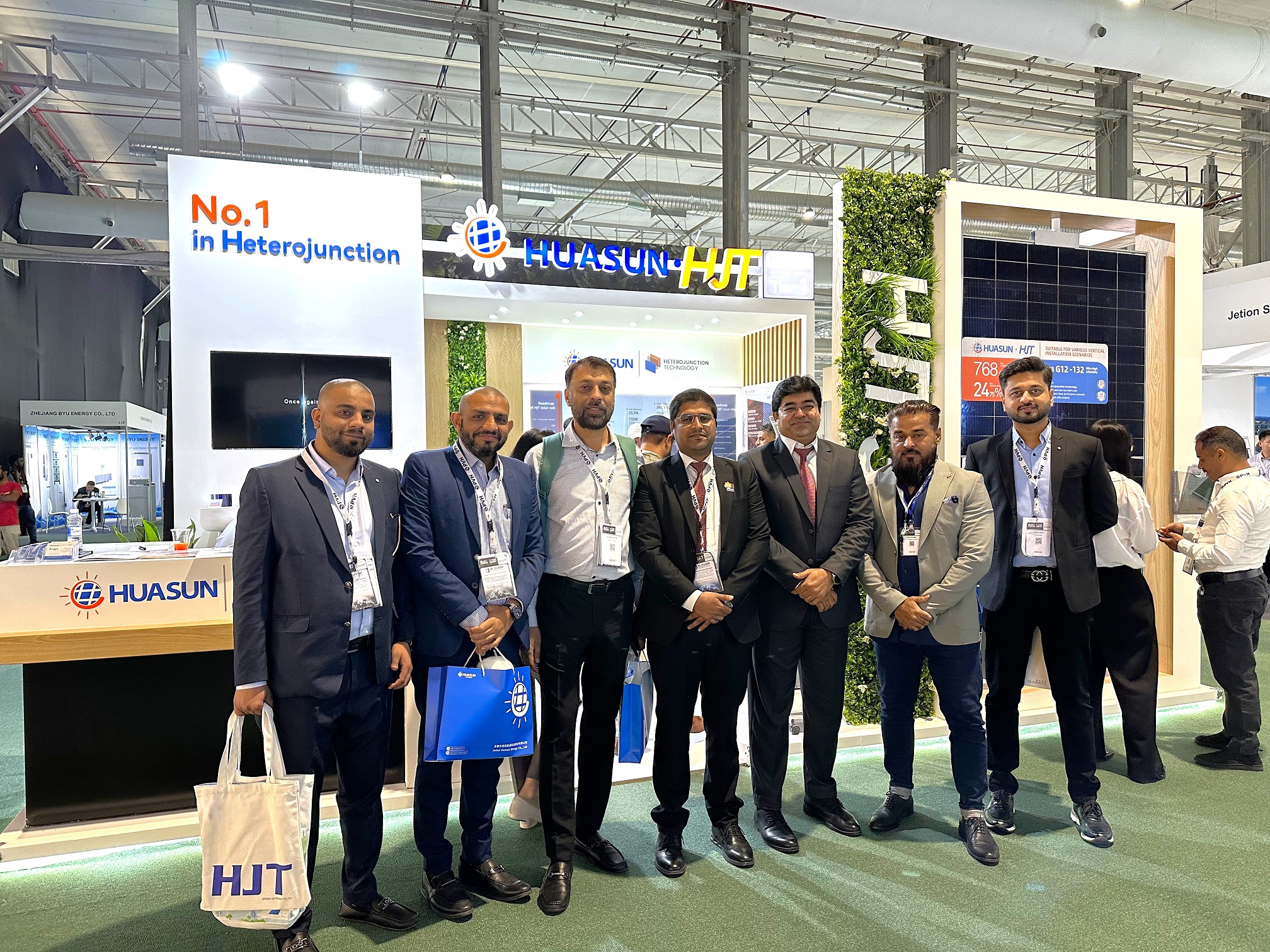 Huasun’s High-Reliability Heterojunction Modules Impress at SOLAR & STORAGE LIVE KSA 2024 – EQ