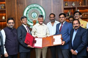 Shri Gurdeep Singh, CMD, NTPC Limited & NTPC Green Energy Limited and Hon. Chief Minister of Andhra Pradesh, N. Chandrababu Naidu at the signing ceremony of a joint venture (JV) between NTPC